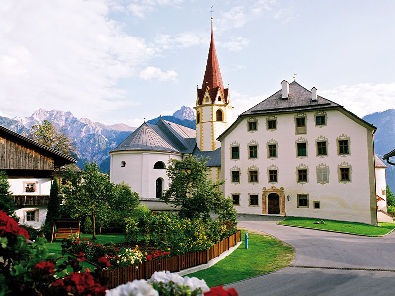 Hotel Schloss & Landhaus Anras Osttirol Aussenansicht